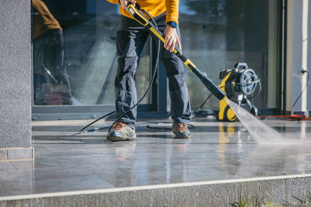Best Deck Cleaning Services  in Oconto, WI