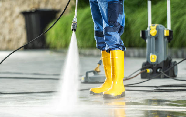 Best Deck Pressure Washing  in Oconto, WI